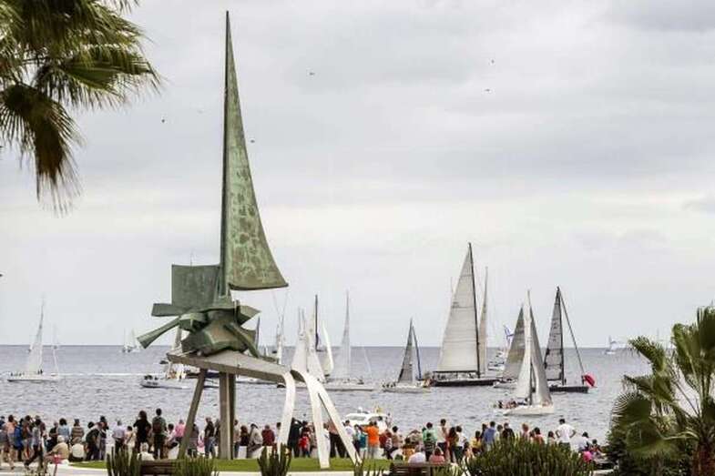 Imagen de una salida de la regata ARC (Foto EFE/Ángel Medina G.)